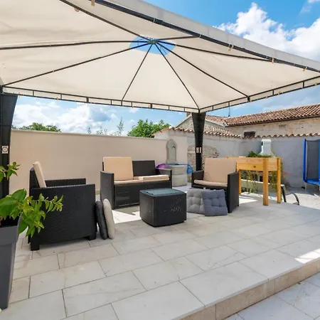 Martin Umzaeunter Hof, Schnelles Wifi, Patio Holiday home