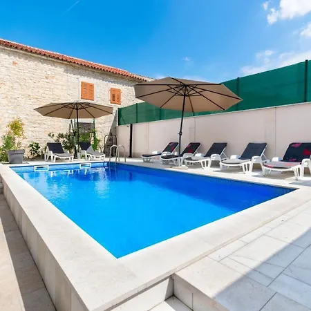 Martin Umzaeunter Hof, Schnelles Wifi, Patio Holiday home *