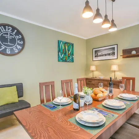 Martin Umzaeunter Hof, Schnelles Wifi, Patio Holiday home Kringa