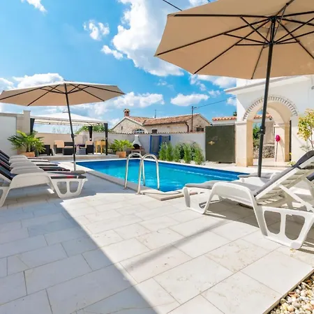 Martin Umzaeunter Hof, Schnelles Wifi, Patio Holiday home