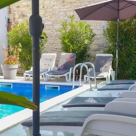 Holiday home Martin Umzaeunter Hof, Schnelles Wifi, Patio *