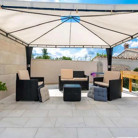 Martin Umzaeunter Hof, Schnelles Wifi, Patio Holiday home *