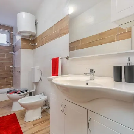 Holiday home Martin Umzaeunter Hof, Schnelles Wifi, Patio *