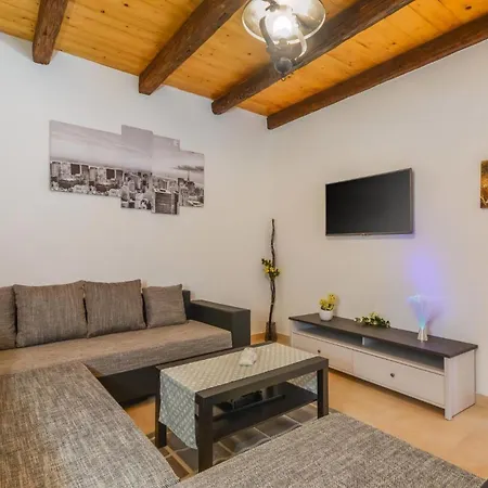 Holiday home Martin Umzaeunter Hof, Schnelles Wifi, Patio *