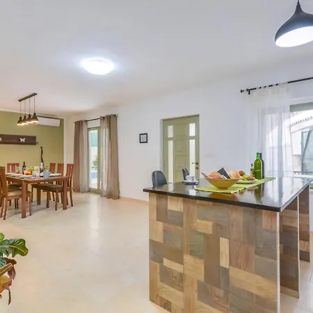 Martin Umzaeunter Hof, Schnelles Wifi, Patio Holiday home *